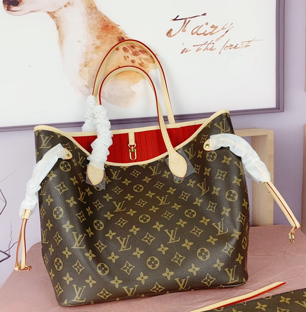 ルイヴィトンバッグ背面デザイン